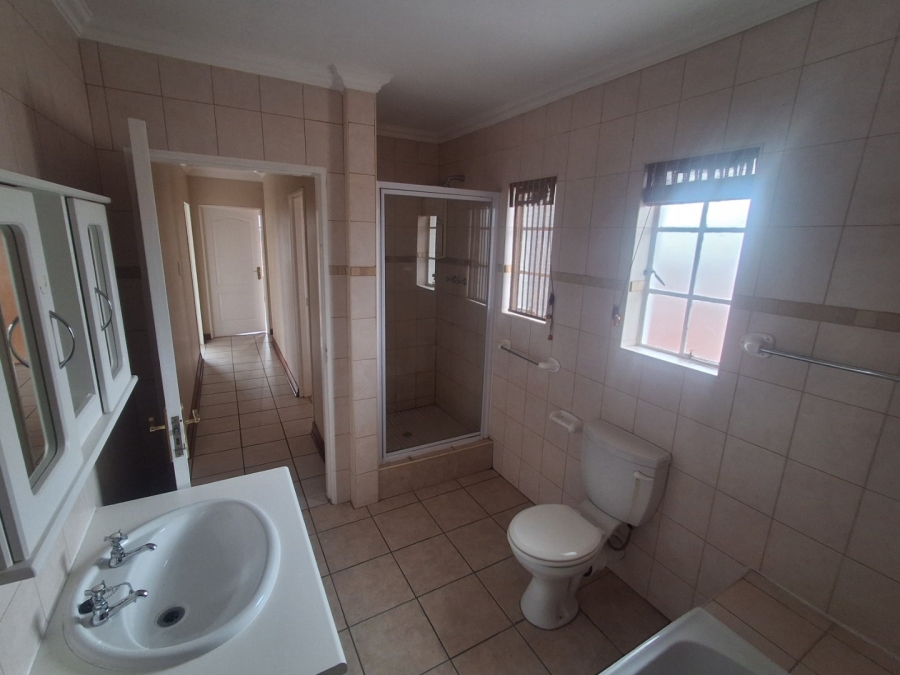 To Let 3 Bedroom Property for Rent in Pentagon Park Free State